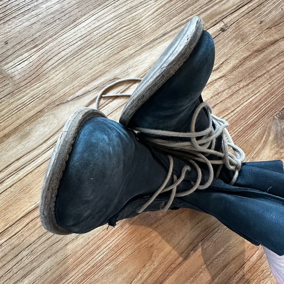 Steve Madden Soluri Women’s Distressed Washed Black Leather Tie Up Booties - Picture 6 of 11